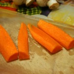 Морковку режем на 4 части